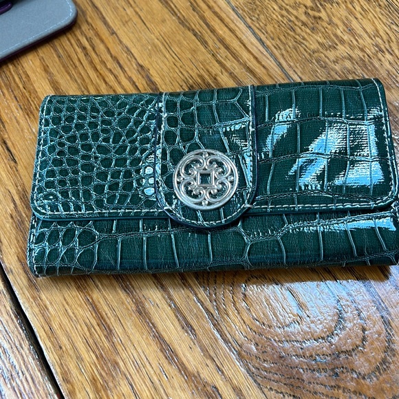 Faux leather green wallet.  Good condition. Lots of pockets and pouches. - Picture 1 of 8